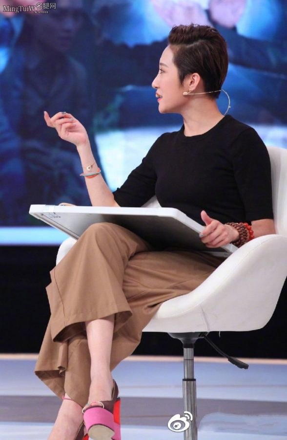 主持人王曦梁采访许瑶璇和杨梓墨哪双高跟最性感？(4/4)