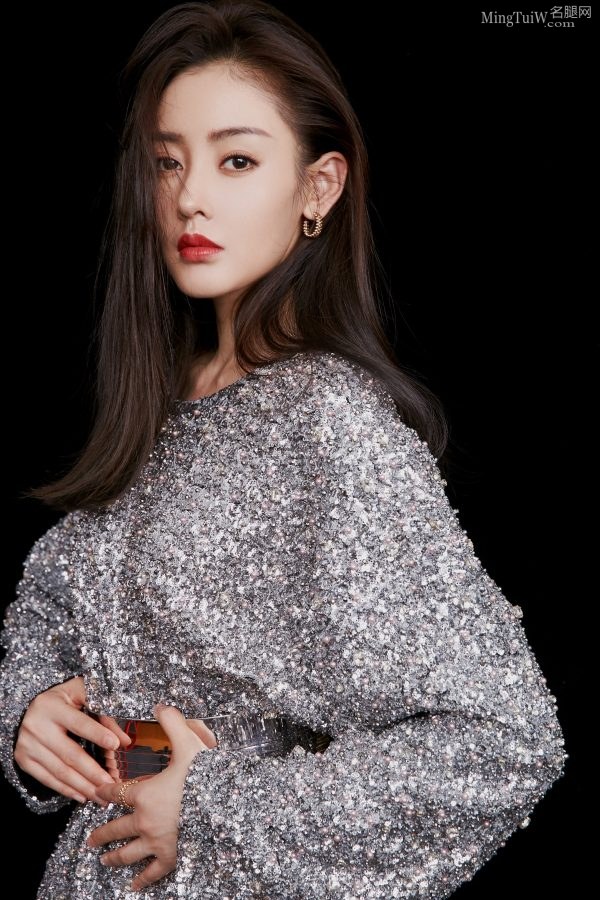 大美人张天爱长腿美脸英气十足(2/9)