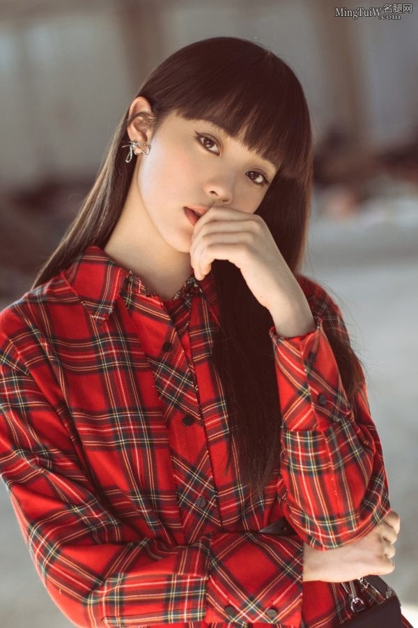 长直发美少女欧阳娜娜的细白腿(4/13)
