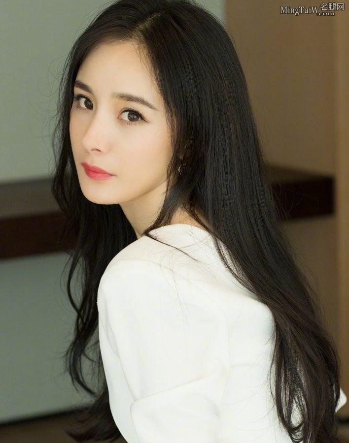 长发杨幂白裙飘飘露美丽大腿(11/11)