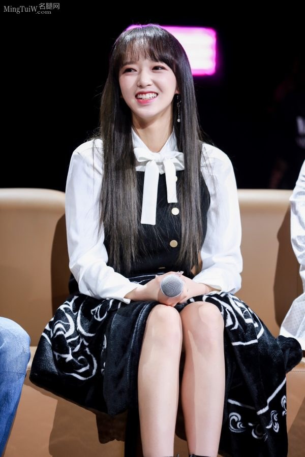 长发美女程潇的美腿好白好直(3/5)