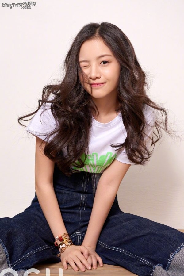 自然甜美的女孩李庚希写真秀小脚丫(4/4)