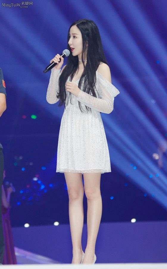 仙女下凡娄艺潇大秀精品洁白的玉腿(15/15)