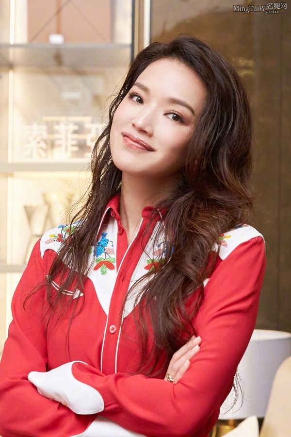 舒淇身穿红色长裙换了两双高跟鞋玉足美哭(8/9)