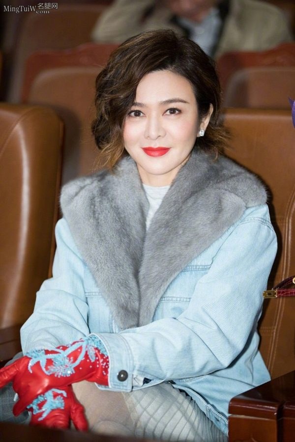 成熟的气质美人关之琳穿短靴高跟美腿纤细(5/6)