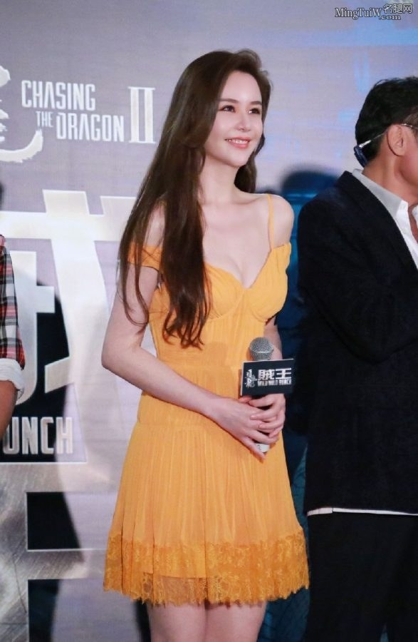 天生的超级美女邱意浓玉腿美足(4/9)