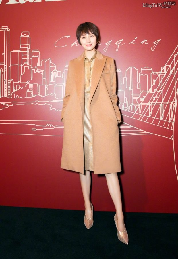 气质自信从容的精致美女袁泉纤拥有一双细玉腿(2/6)