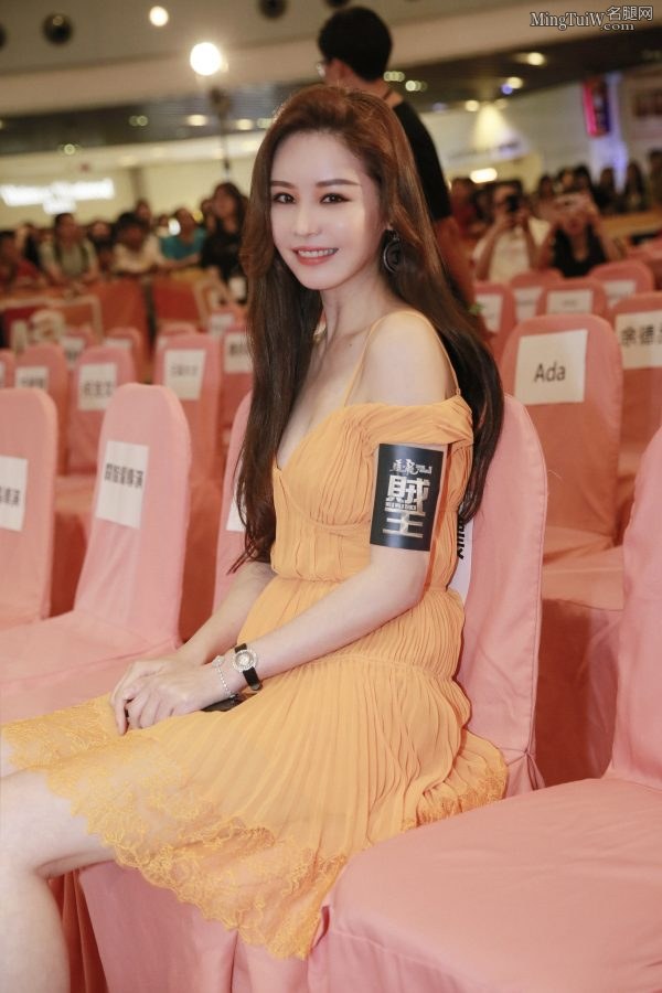 天生的超级美女邱意浓玉腿美足(8/9)