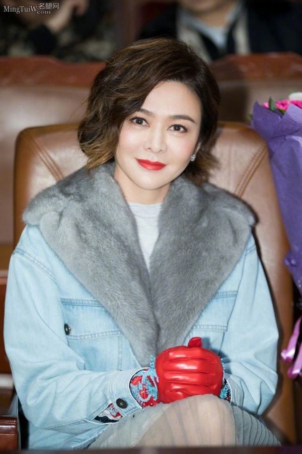 成熟的气质美人关之琳穿短靴高跟美腿纤细(4/6)