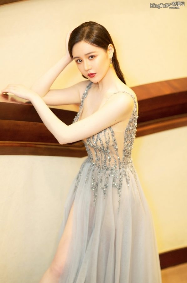邱意浓年轻修长的身体亮相迷倒一大片(5/9)