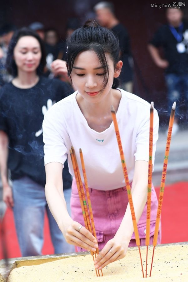 小姐姐陈瑶是漂亮的粉色系小妞(5/9)