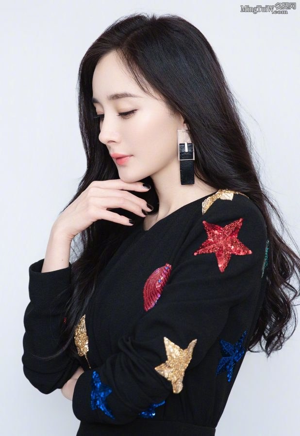 一颦一笑皆风景女神杨幂美腿玉足高跟(7/17)