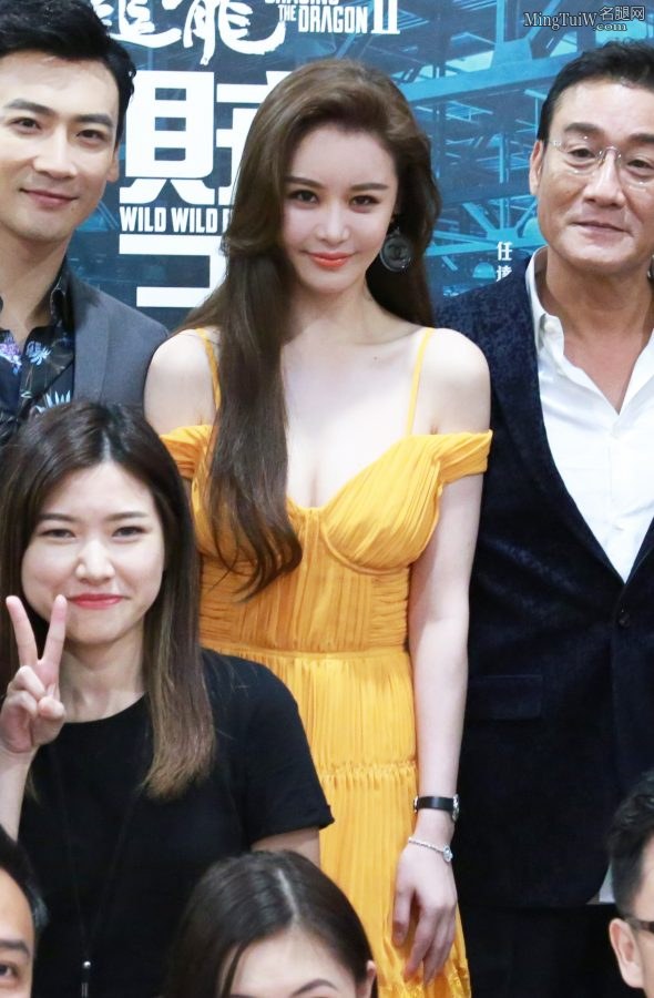 天生的超级美女邱意浓玉腿美足(6/9)