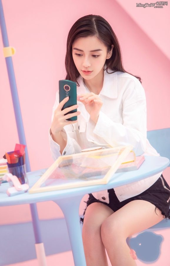 大宝贝杨颖牛仔裤美腿少女心(3/9)