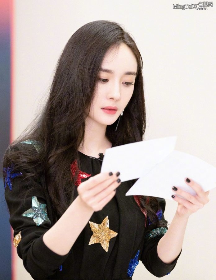 一颦一笑皆风景女神杨幂美腿玉足高跟(12/17)