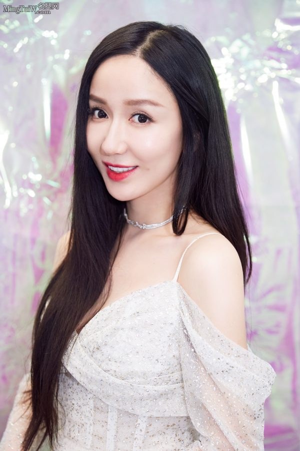 仙女下凡娄艺潇大秀精品洁白的玉腿(11/15)