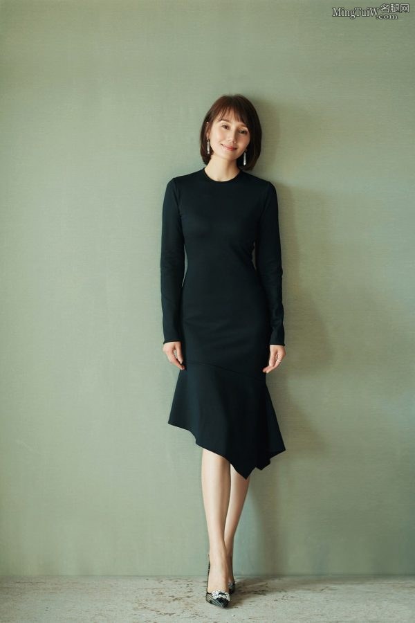 美女袁泉老师的高跟玉腿(1/6)