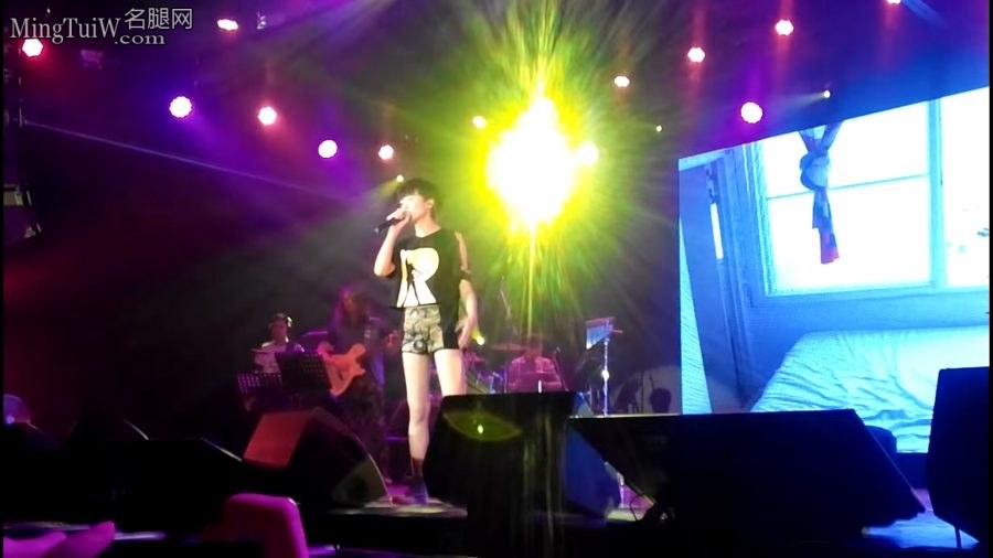 Yu Kewei's Guangzhou concert performed "Warm Heart" long leg hot pants [Network Disk](2/6)