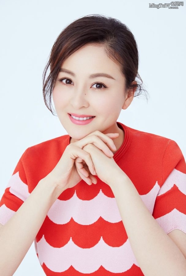 美女御姐戴娇倩写真秀足气质温婉(1/6)