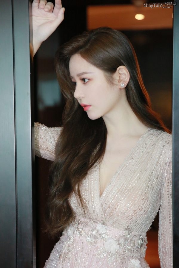 邱意浓宣传电影顶级美腿白细长直(9/9)