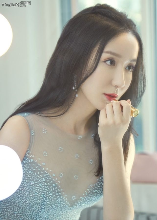 御姐“胡一菲”娄艺潇的小脚丫露的上瘾了(15/17)
