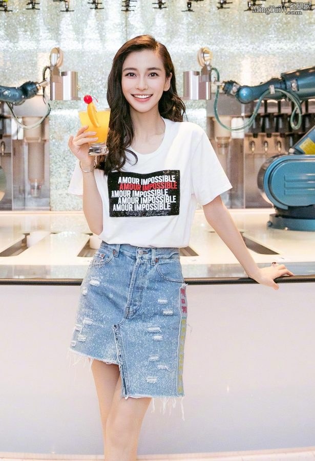Angelababy杨颖露白皙美腿陪你在豪华游轮上玩尽兴(4/7)