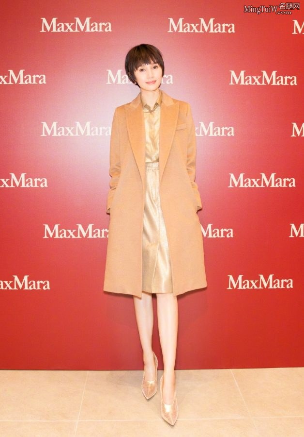 气质自信从容的精致美女袁泉纤拥有一双细玉腿(3/6)