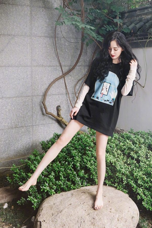 女星杨幂可爱生活照小白脚丫子太美(2/5)