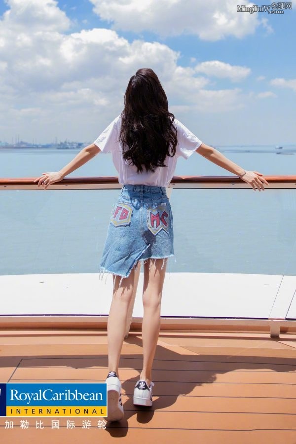 Angelababy杨颖露白皙美腿陪你在豪华游轮上玩尽兴(6/7)