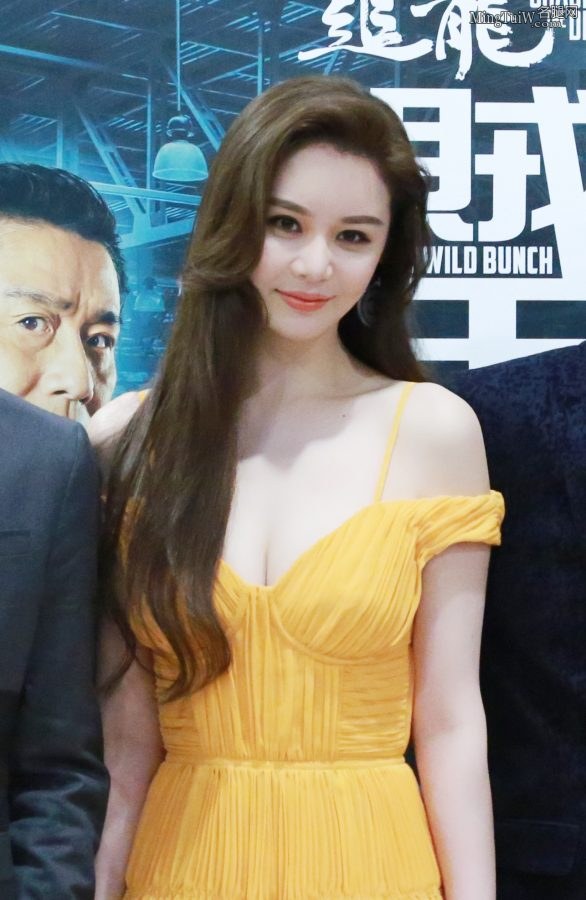 天生的超级美女邱意浓玉腿美足(5/9)