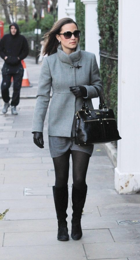 时髦的英国大姐姐Pippa Middleton冬天穿厚丝袜靴子外出（第6张/共18张）