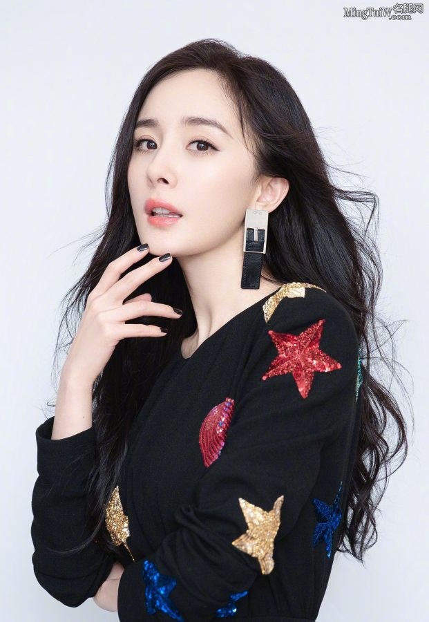 一颦一笑皆风景女神杨幂美腿玉足高跟(5/17)