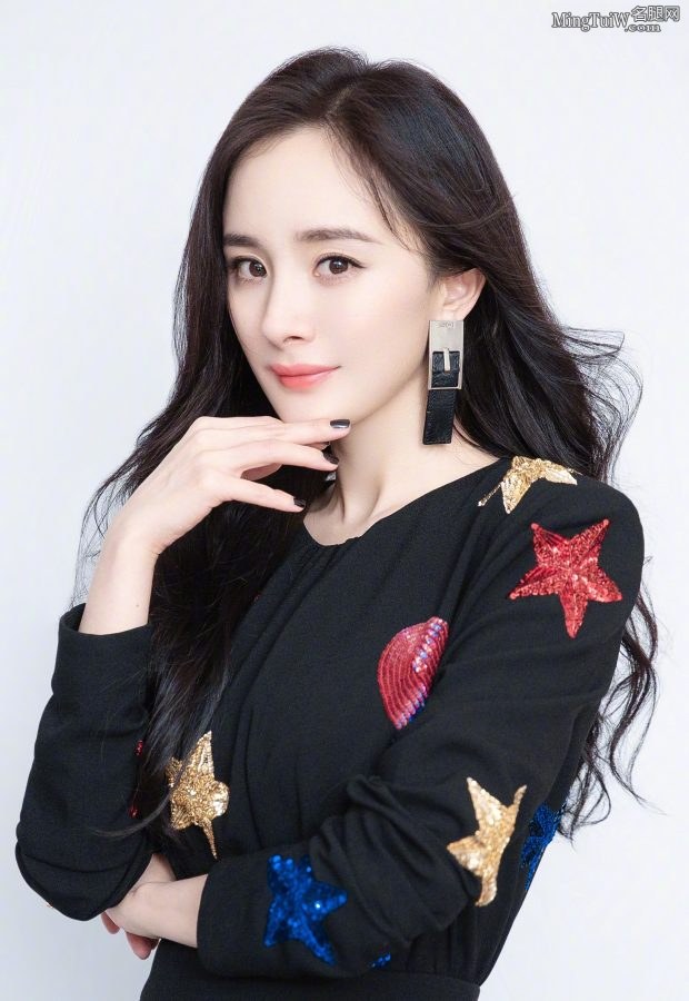 一颦一笑皆风景女神杨幂美腿玉足高跟(4/17)