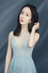 御姐“胡一菲”娄艺潇的小脚丫露的上瘾了