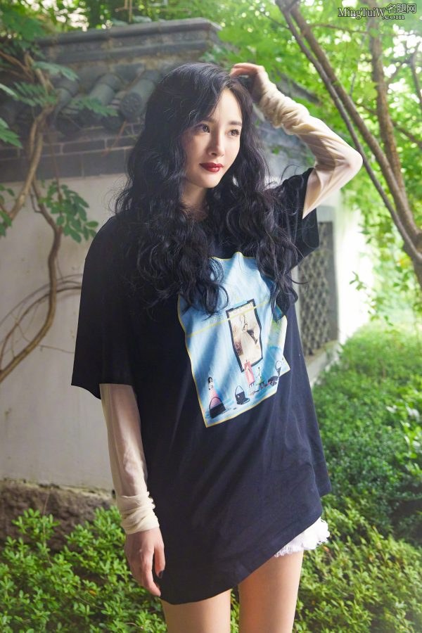 女星杨幂可爱生活照小白脚丫子太美(5/5)