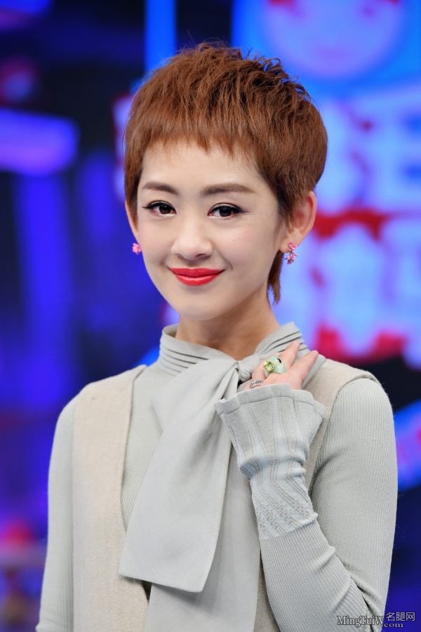 戴娇倩录制《拜托了妈妈》和主持人瑶淼齐秀高跟美腿(5/5)