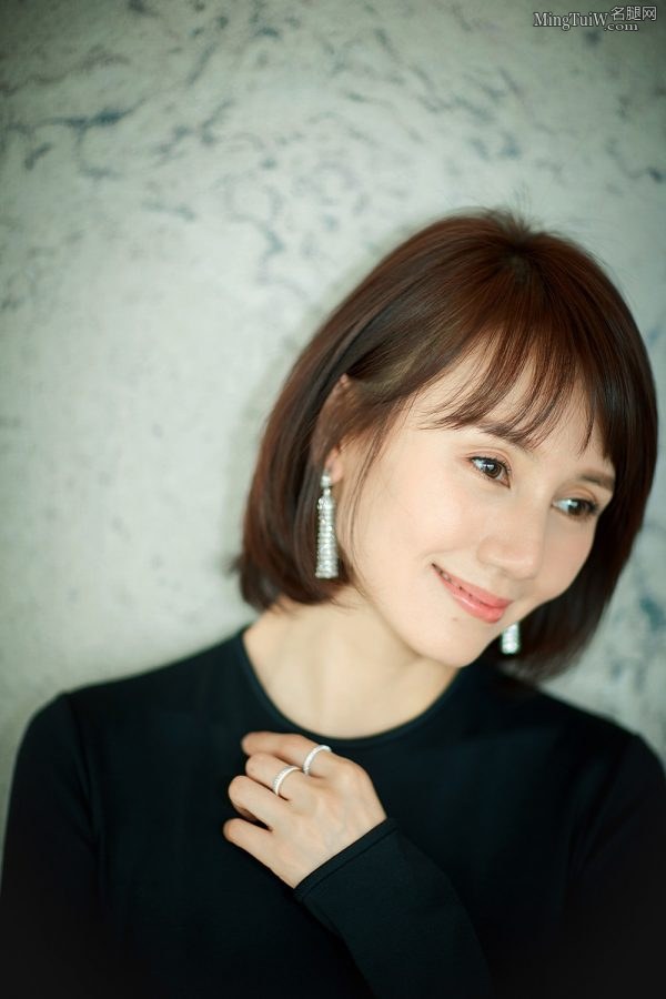 美女袁泉老师的高跟玉腿(4/6)