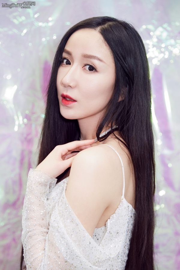 仙女下凡娄艺潇大秀精品洁白的玉腿(9/15)