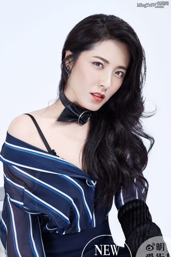高挑有气质的美女曾黎时尚写真(2/9)