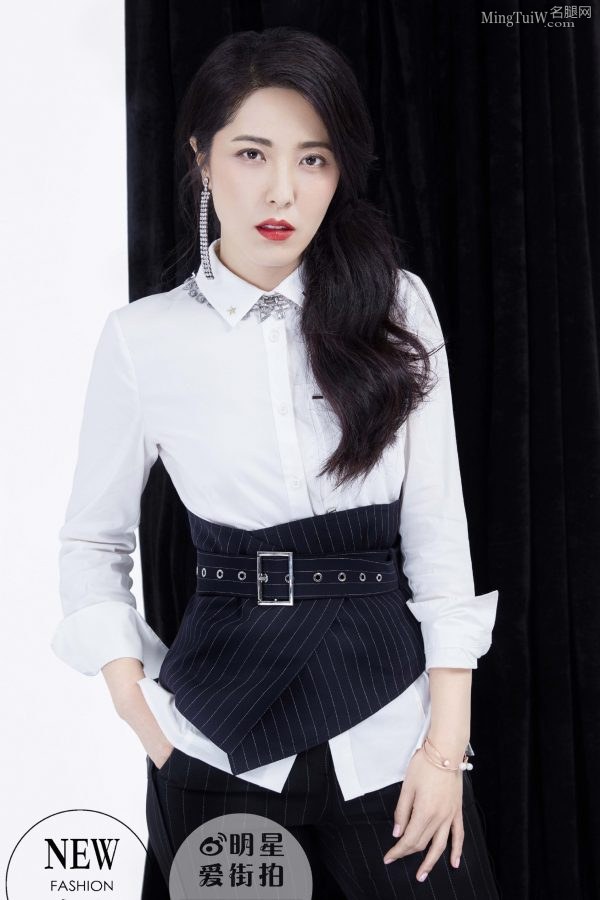 高挑有气质的美女曾黎时尚写真(5/9)