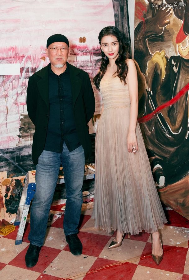 Angelababy纤细细滑的纹身脚踩尖头细高跟鞋(6/10)