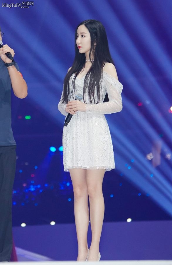 仙女下凡娄艺潇大秀精品洁白的玉腿(13/15)