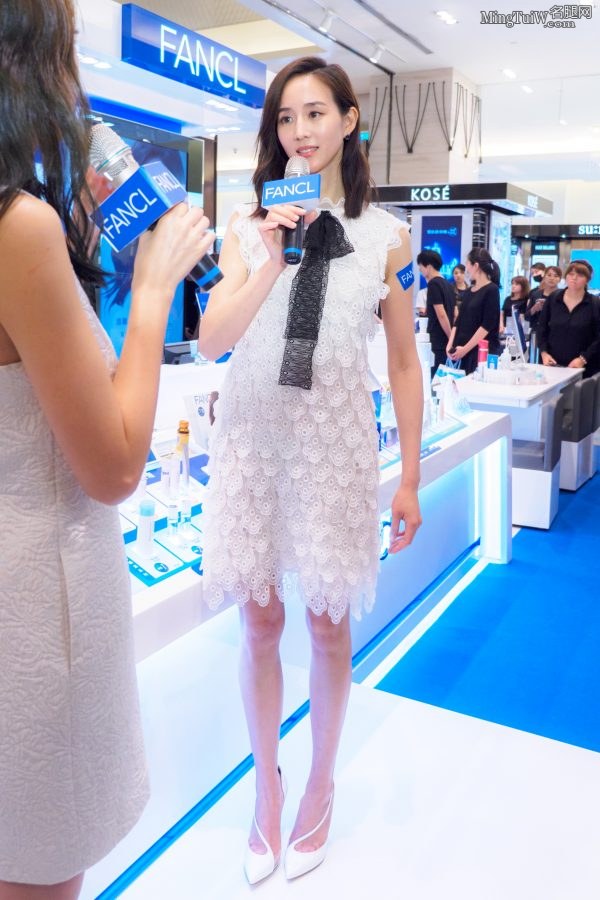 天生丽质的女明星张钧甯美腿修长(13/13)