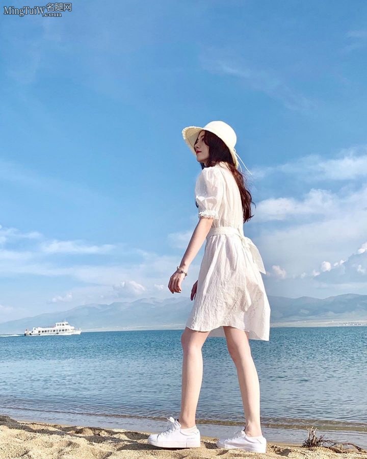 鞠婧祎穿小白裙在海边玩耍好漂亮的小女森(1/11)