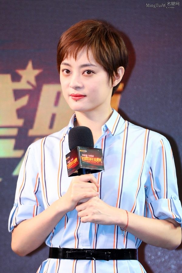 气质甜美的人妻孙俪玉腿修长(2/5)
