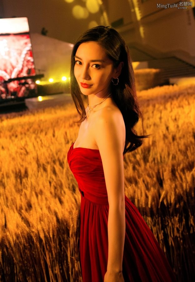 杨颖Angelababy身材酒红色礼服秀沟你就是天上的嫦娥仙子(15/24)