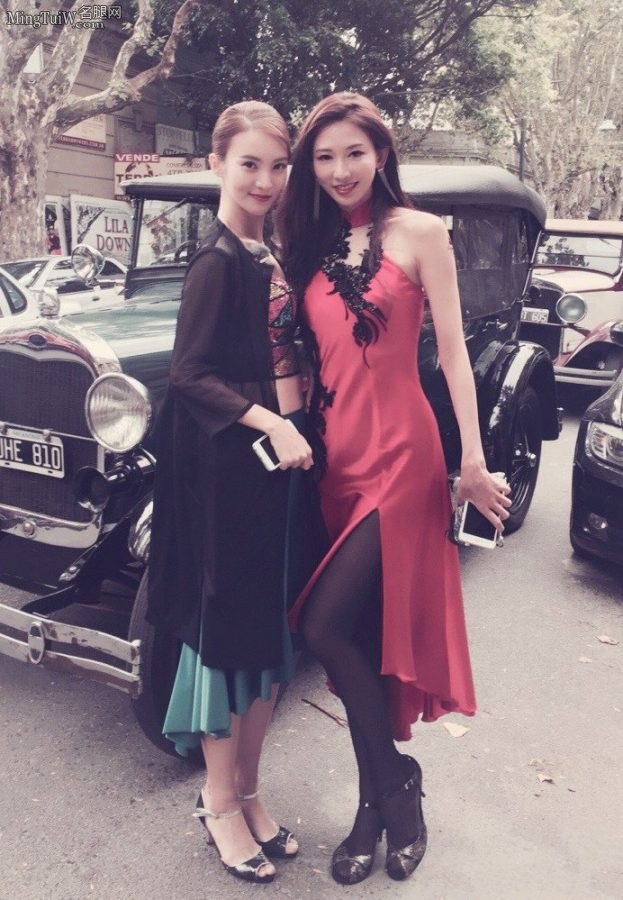"Sisters Over Flowers" tall sister Lin Chiling wears black pantyhose and dances tango [SD version](11/13)