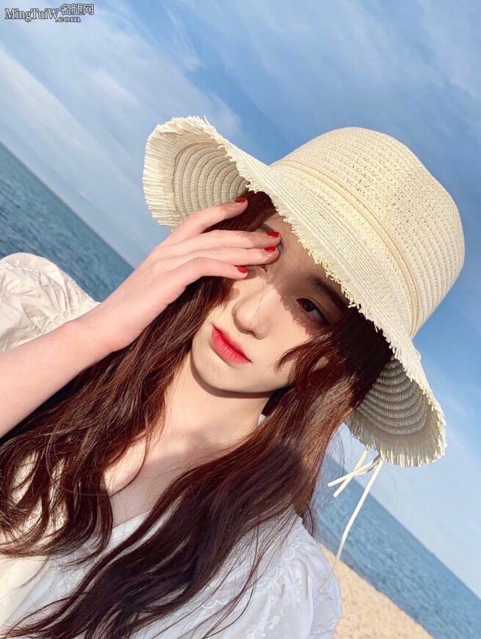 鞠婧祎穿小白裙在海边玩耍好漂亮的小女森(9/11)