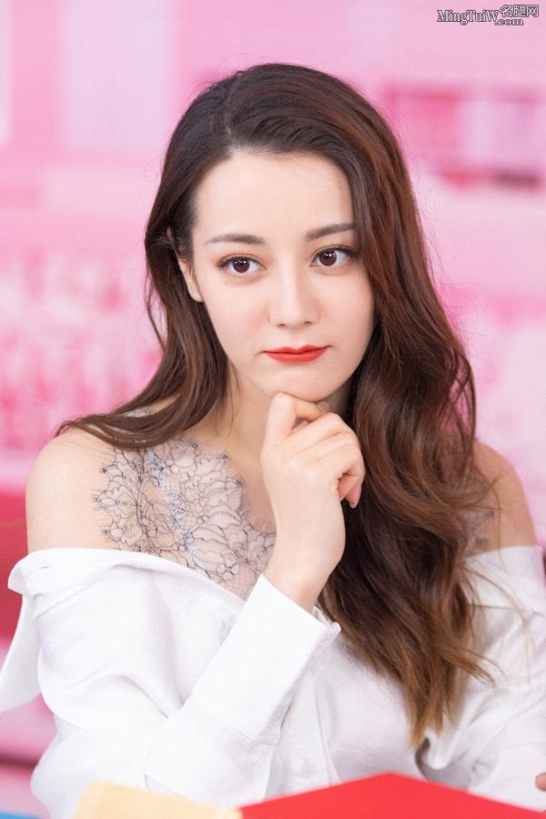 舔屏美丽热巴的极致美腿(11/15)