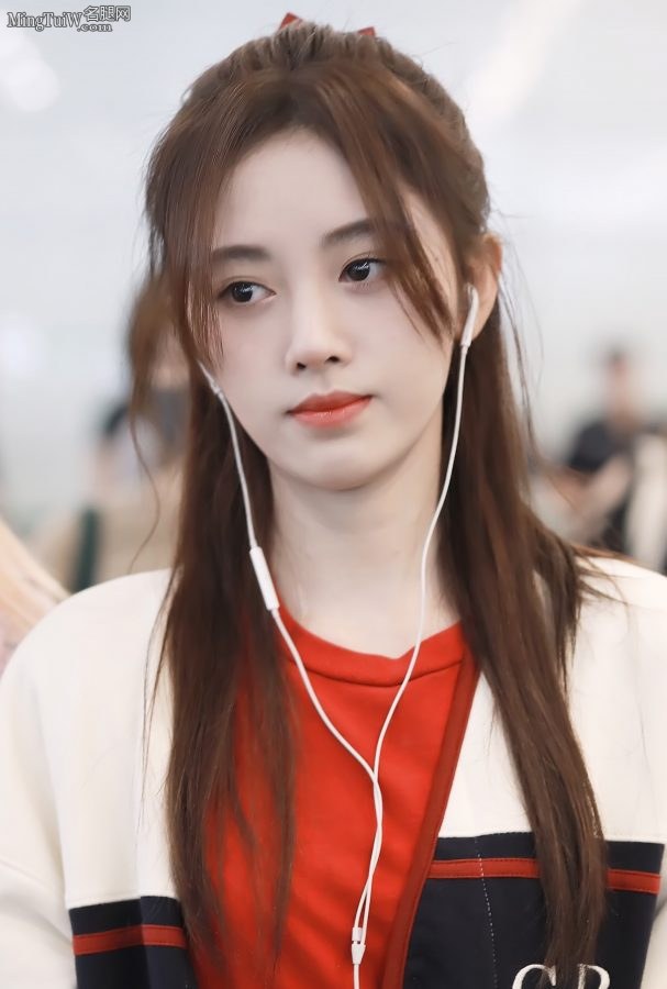 小仙女鞠婧祎穿短裙外出 美美的样子惹人怜(7/10)